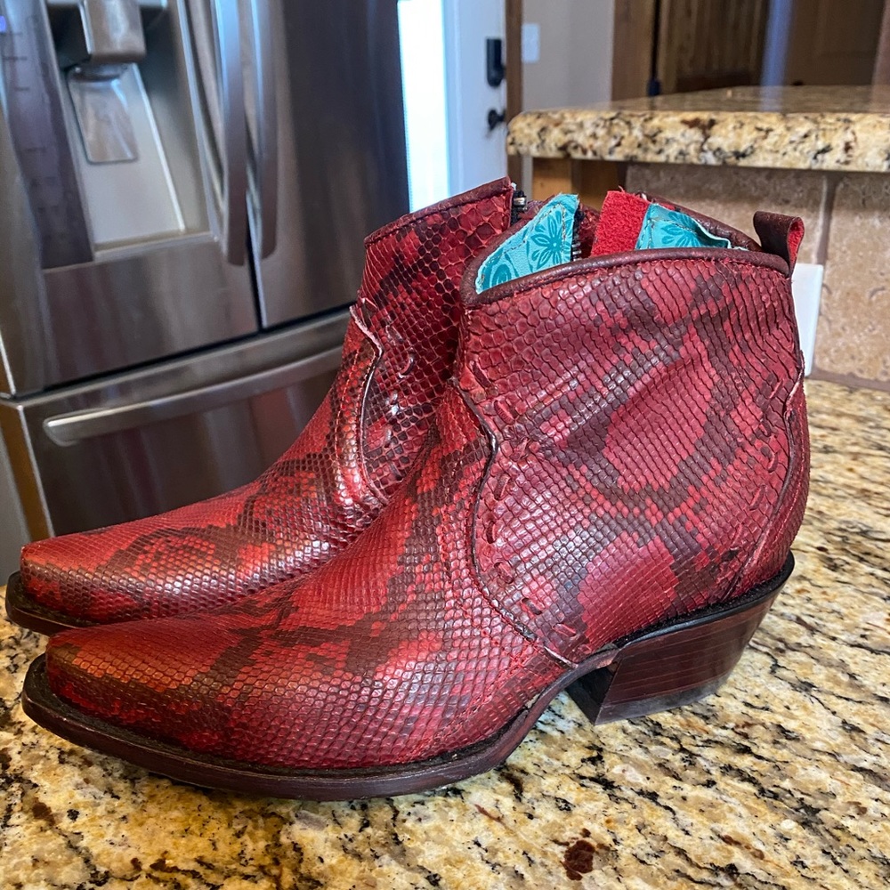 WESTERN CORRAL WOMEN'S RED PYTHON BOOTIES - SNIP TOE